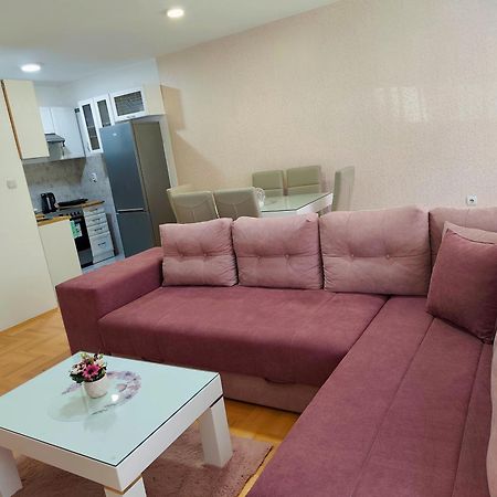 Apartman Lara Pirot Eksteriør billede