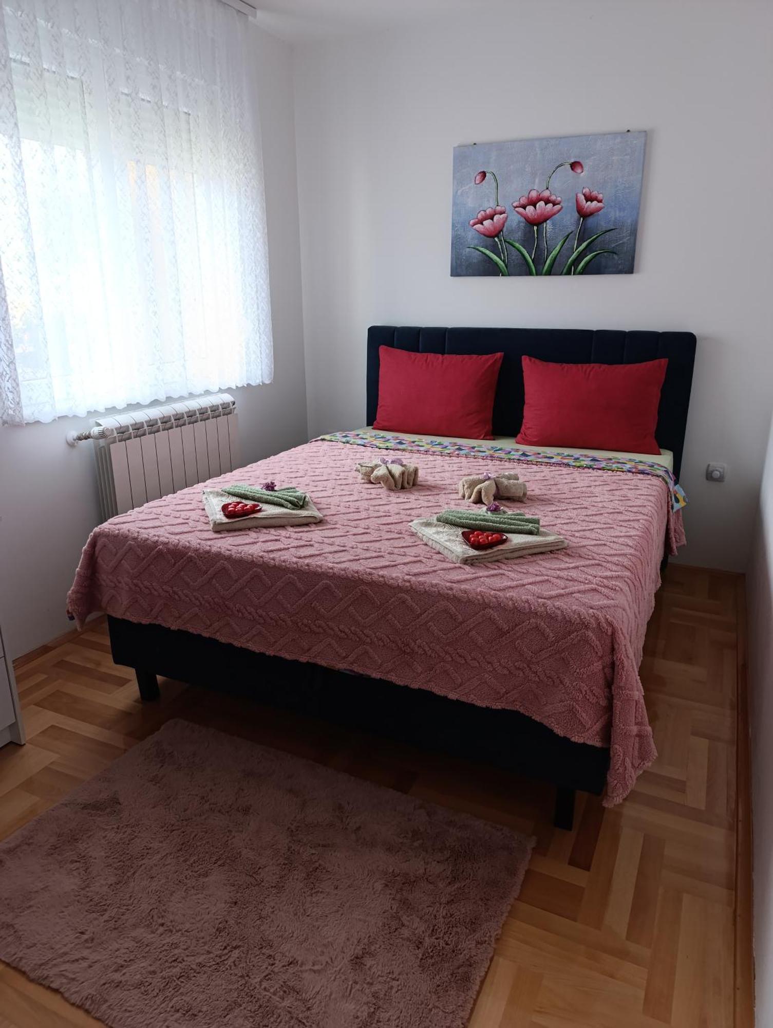 Apartman Lara Pirot Eksteriør billede